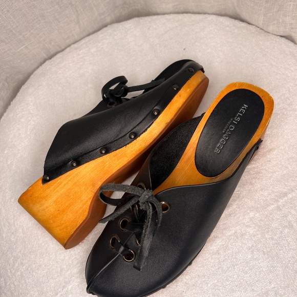NWOT Kelsi Dagger Black and Tan Mules - Picture 3 of 5